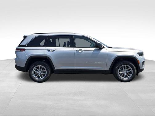 Silver Zynith 2026 Jeep Grand Cherokee Altitude