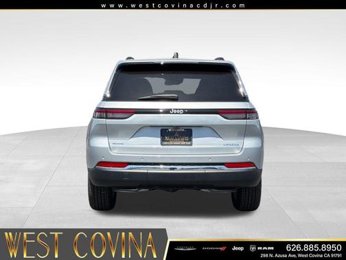 Silver Zynith 2026 Jeep Grand Cherokee Altitude