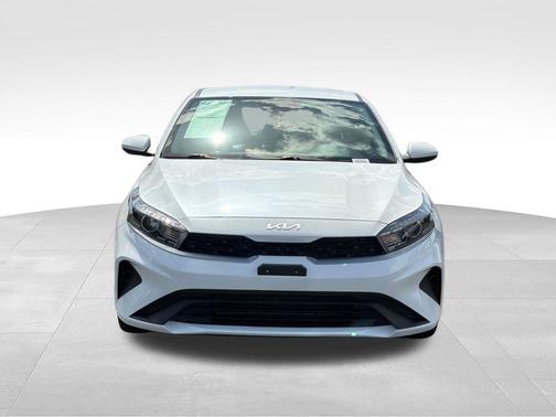 Snow White Pearl 2023 Kia Forte LXS