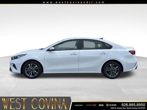 Snow White Pearl 2023 Kia Forte LXS