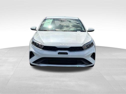 Snow White Pearl 2023 Kia Forte LXS
