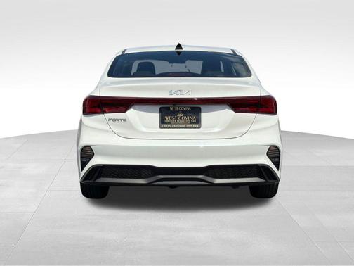 Snow White Pearl 2023 Kia Forte LXS