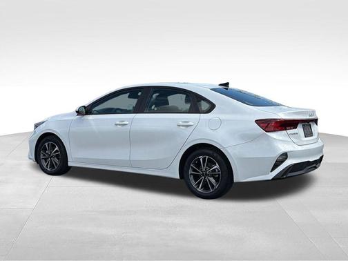 Snow White Pearl 2023 Kia Forte LXS