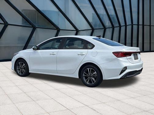 Snow White Pearl 2023 Kia Forte LXS