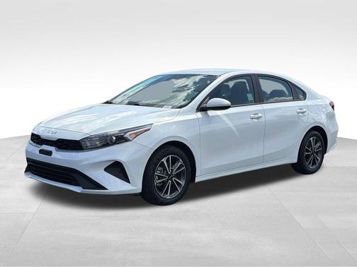 Snow White Pearl 2023 Kia Forte LXS