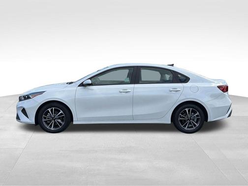 Snow White Pearl 2023 Kia Forte LXS