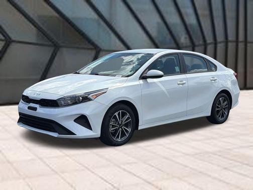Snow White Pearl 2023 Kia Forte LXS