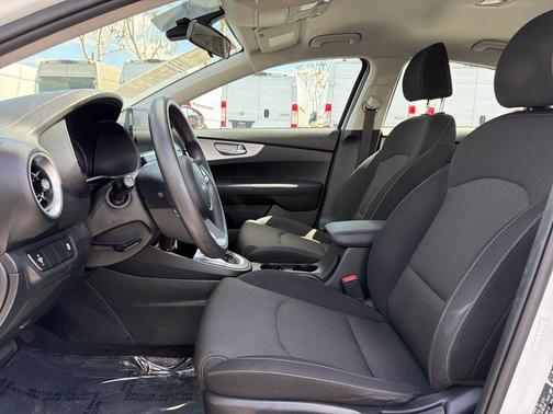 Snow White Pearl 2023 Kia Forte LXS