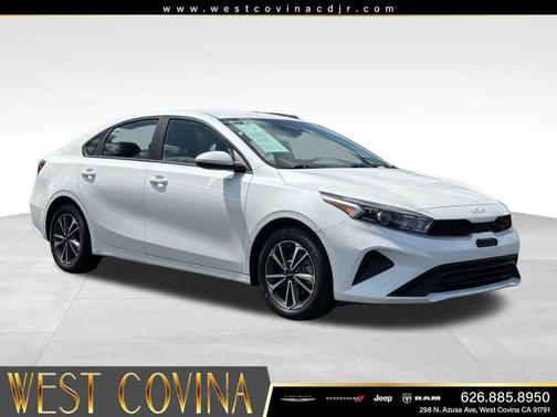 Snow White Pearl 2023 Kia Forte LXS