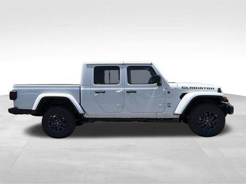 Bright White Clearcoat 2026 Jeep Gladiator 85th Anniversary Edition 4x4