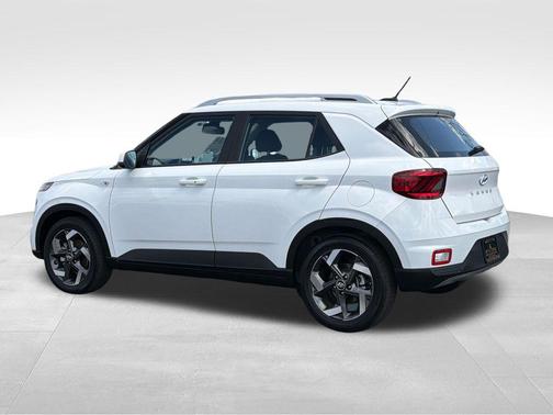 Lunar White 2025 Hyundai VENUE SEL