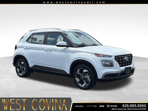 Lunar White 2025 Hyundai VENUE SEL