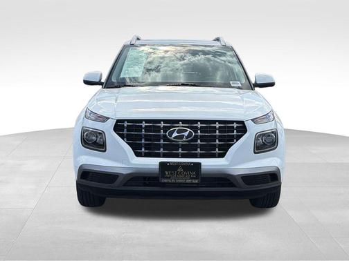 Lunar White 2025 Hyundai VENUE SEL