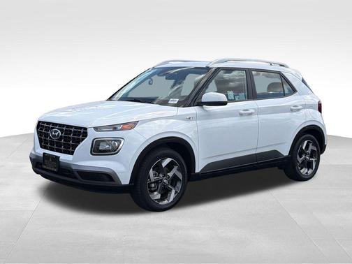 Lunar White 2025 Hyundai VENUE SEL