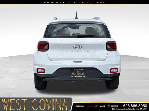 Lunar White 2025 Hyundai VENUE SEL
