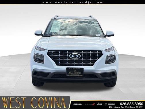 Lunar White 2025 Hyundai VENUE SEL