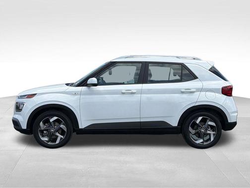 Lunar White 2025 Hyundai VENUE SEL
