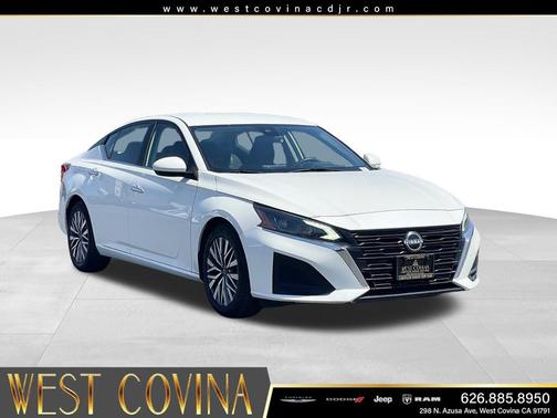 Pearl White Tricoat 2023 Nissan Altima 2.5 SV
