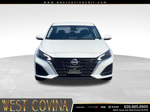Pearl White Tricoat 2023 Nissan Altima 2.5 SV