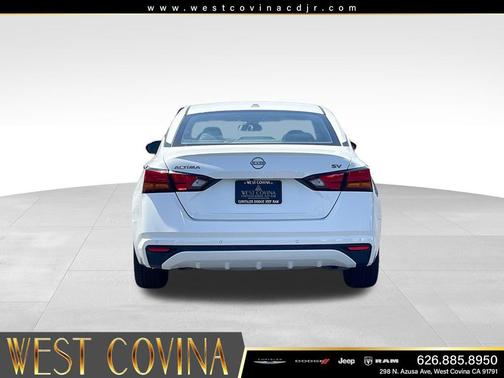 Pearl White Tricoat 2023 Nissan Altima 2.5 SV