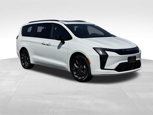 Bright White Clearcoat 2027 Chrysler Pacifica Limited