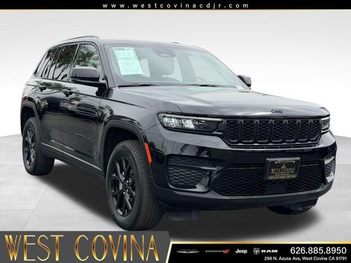 Diamond Black Crystal Pearlcoat 2025 Jeep Grand Cherokee Altitude