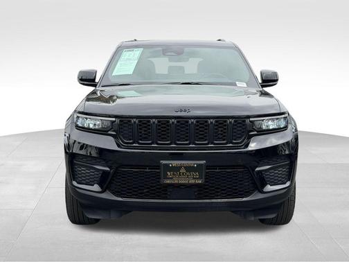 Diamond Black Crystal Pearlcoat 2025 Jeep Grand Cherokee Altitude
