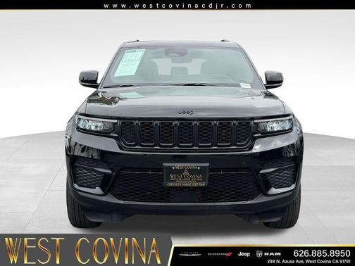 Diamond Black Crystal Pearlcoat 2025 Jeep Grand Cherokee Altitude