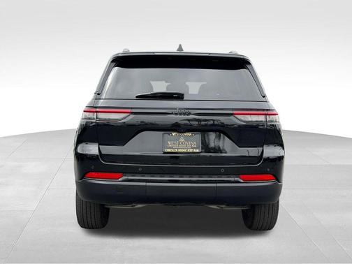 Diamond Black Crystal Pearlcoat 2025 Jeep Grand Cherokee Altitude
