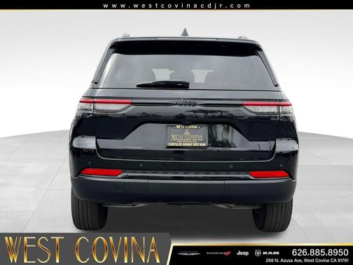 Diamond Black Crystal Pearlcoat 2025 Jeep Grand Cherokee Altitude