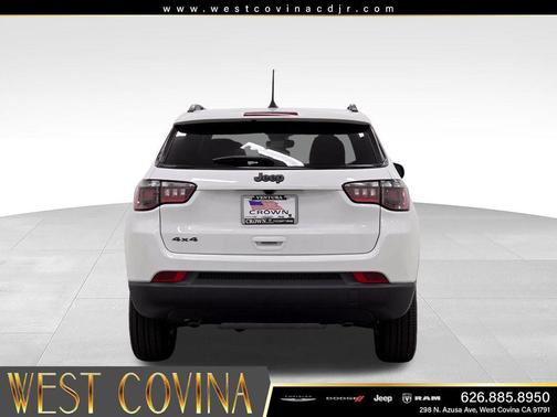 Bright White Clearcoat 2026 Jeep Compass Latitude