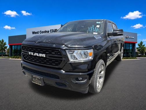 Diamond Black Crystal Pearlcoat 2024 RAM 1500 Big Horn/Lone Star