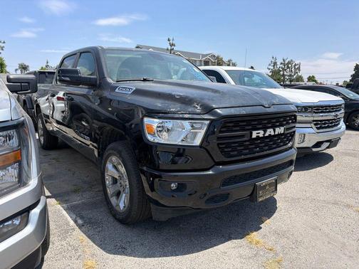 Diamond Black Crystal Pearlcoat 2024 RAM 1500 Big Horn/Lone Star