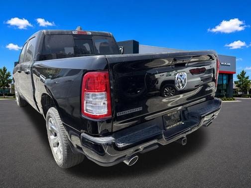 Diamond Black Crystal Pearlcoat 2024 RAM 1500 Big Horn/Lone Star