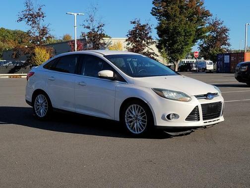 Photo 3 of 41 of 2014 Ford Focus Titanium