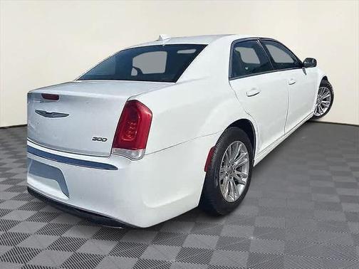 2017 Chrysler 300 Limited
