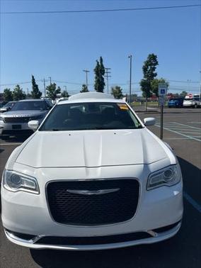 2017 Chrysler 300 Limited