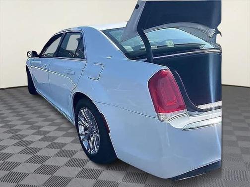 2017 Chrysler 300 Limited