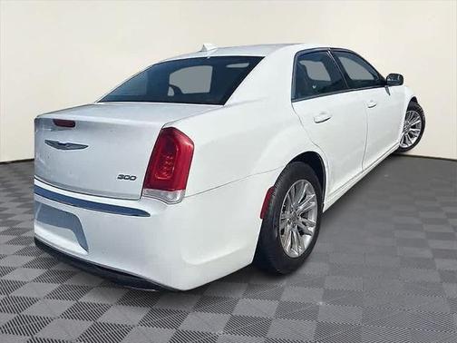 2017 Chrysler 300 Limited