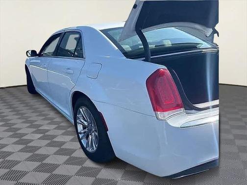 2017 Chrysler 300 Limited