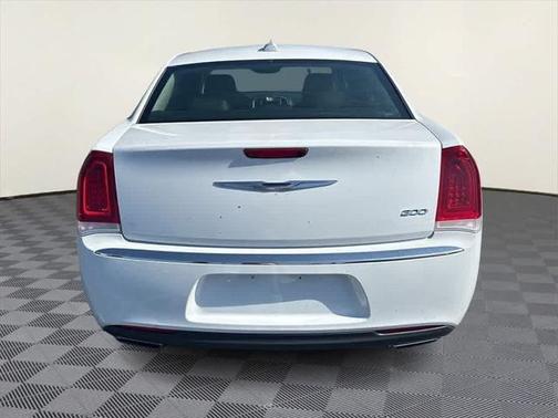2017 Chrysler 300 Limited