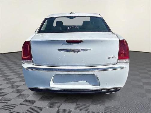 2017 Chrysler 300 Limited