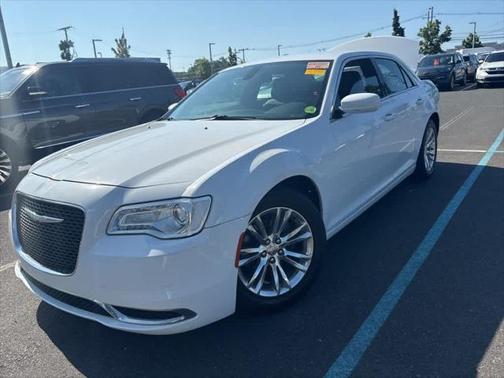 2017 Chrysler 300 Limited