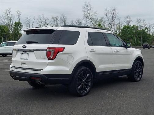 Photo 5 of 42 of 2019 Ford Explorer XLT