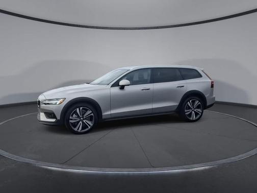 2025 Volvo V60 Cross Country Plus, B5 AWD Gas (mild hybrid)