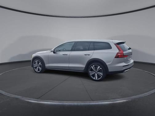 2025 Volvo V60 Cross Country Plus, B5 AWD Gas (mild hybrid)