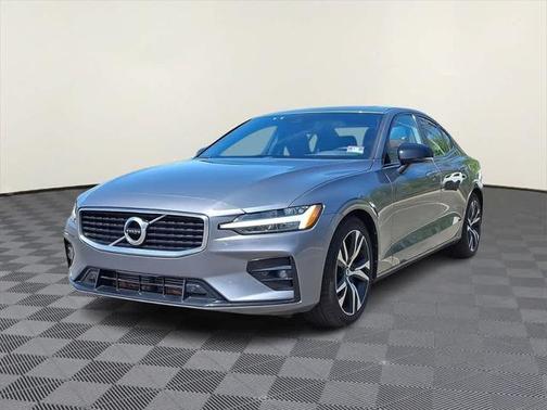 2019 Volvo S60 T6 R-Design