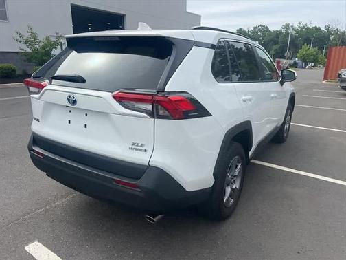 2022 Toyota RAV4 Hybrid XLE
