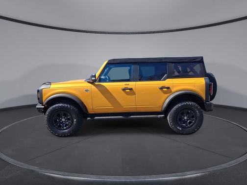 CYBER ORANGE MET TRI-COAT 2022 Ford Bronco Wildtrak