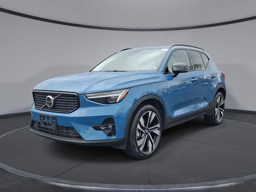 Fjord Blue Metallic 2025 Volvo XC40 B5 Ultra Dark Theme